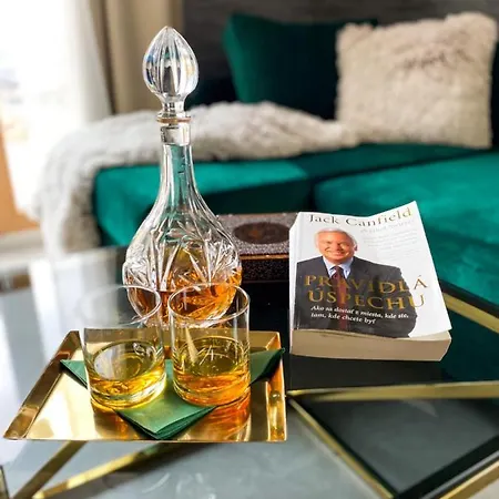 Hill - Kubinska Hola *